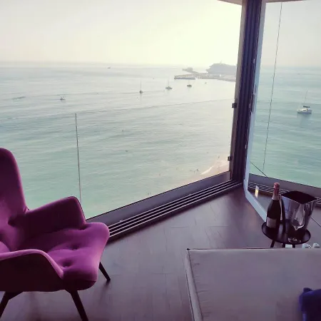 Exclusive Skyline Apartment